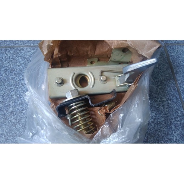 Замок капота КРАЗ 250-8406001-10 (ХК АвтоКрАЗ)