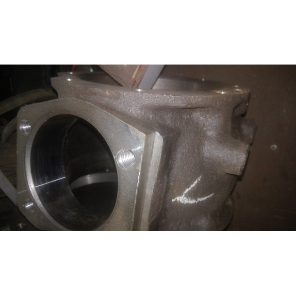 Корпус поворотного кулака лев 6437-2304041